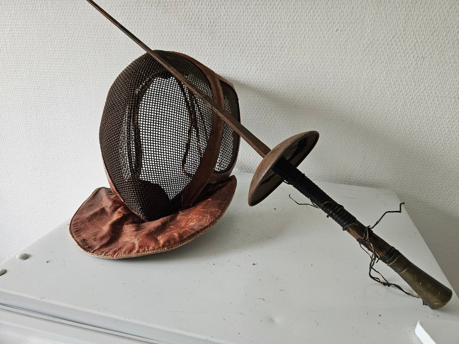 Vintage schermmasker en degen - Decoratief item, Antiek en Kunst, Ophalen of Verzenden