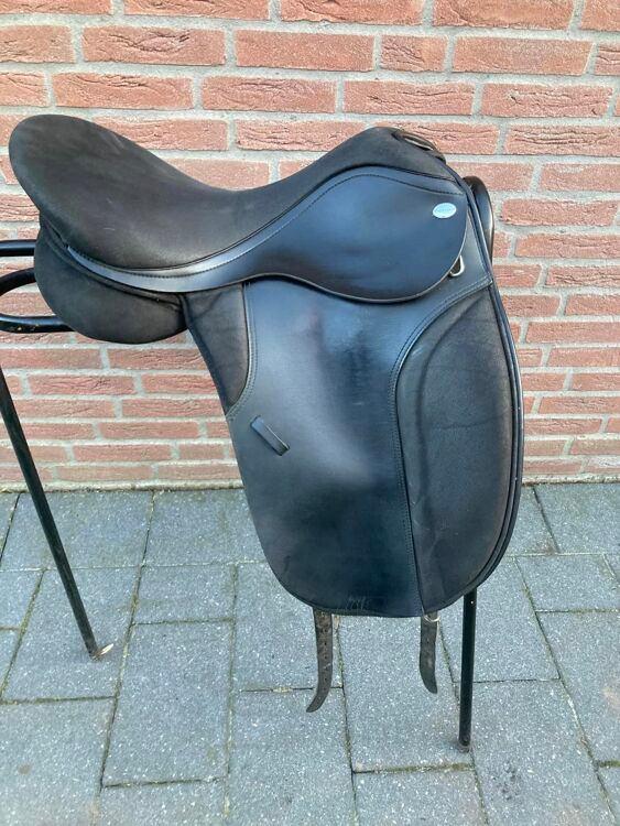 Thorowgood 17 inch en Stubben 17,5 inch dresuurzadel, Dressuur, ., Ophalen of Verzenden, Zo goed als nieuw