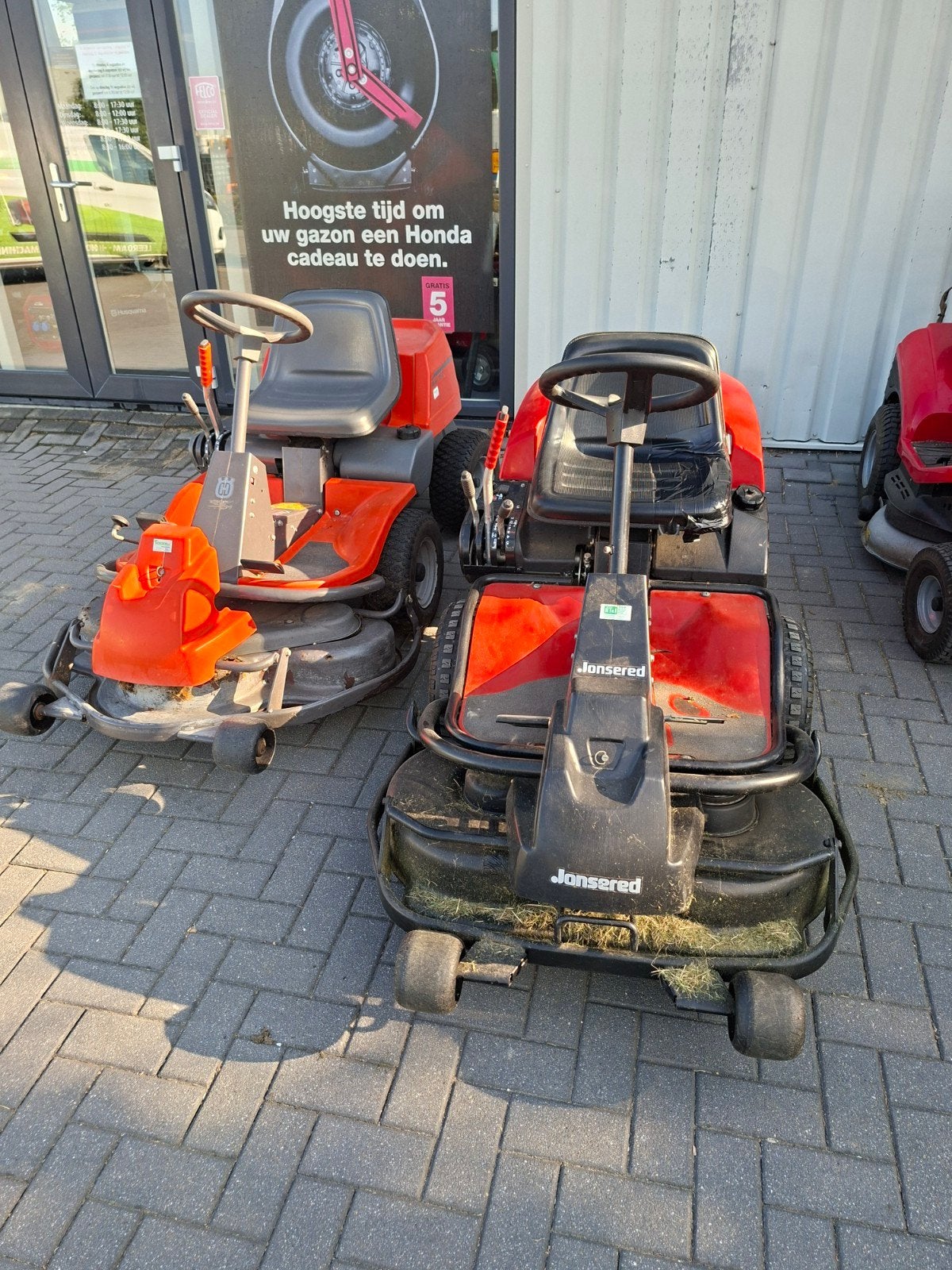 Jonsered zitmaaier met Briggs & Stratton motor, Ophalen, Cirkelmaaier, Gebruikt, Opvangbak