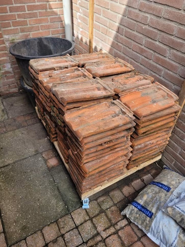 100 dakpannen, Doe-het-zelf en Verbouw, Dakpannen en Dakbedekking, Ophalen, Gebruikt, Steen of Klei, 15 m² of meer
