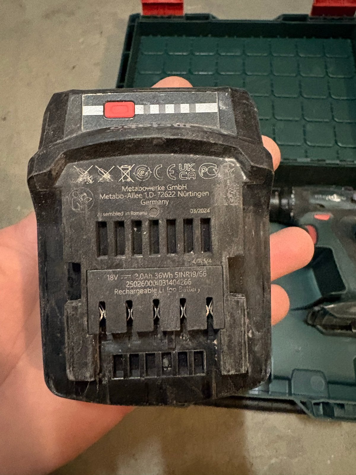 Foto 4 van Metabo accuboormachine met lader en 2 accu's in koffer