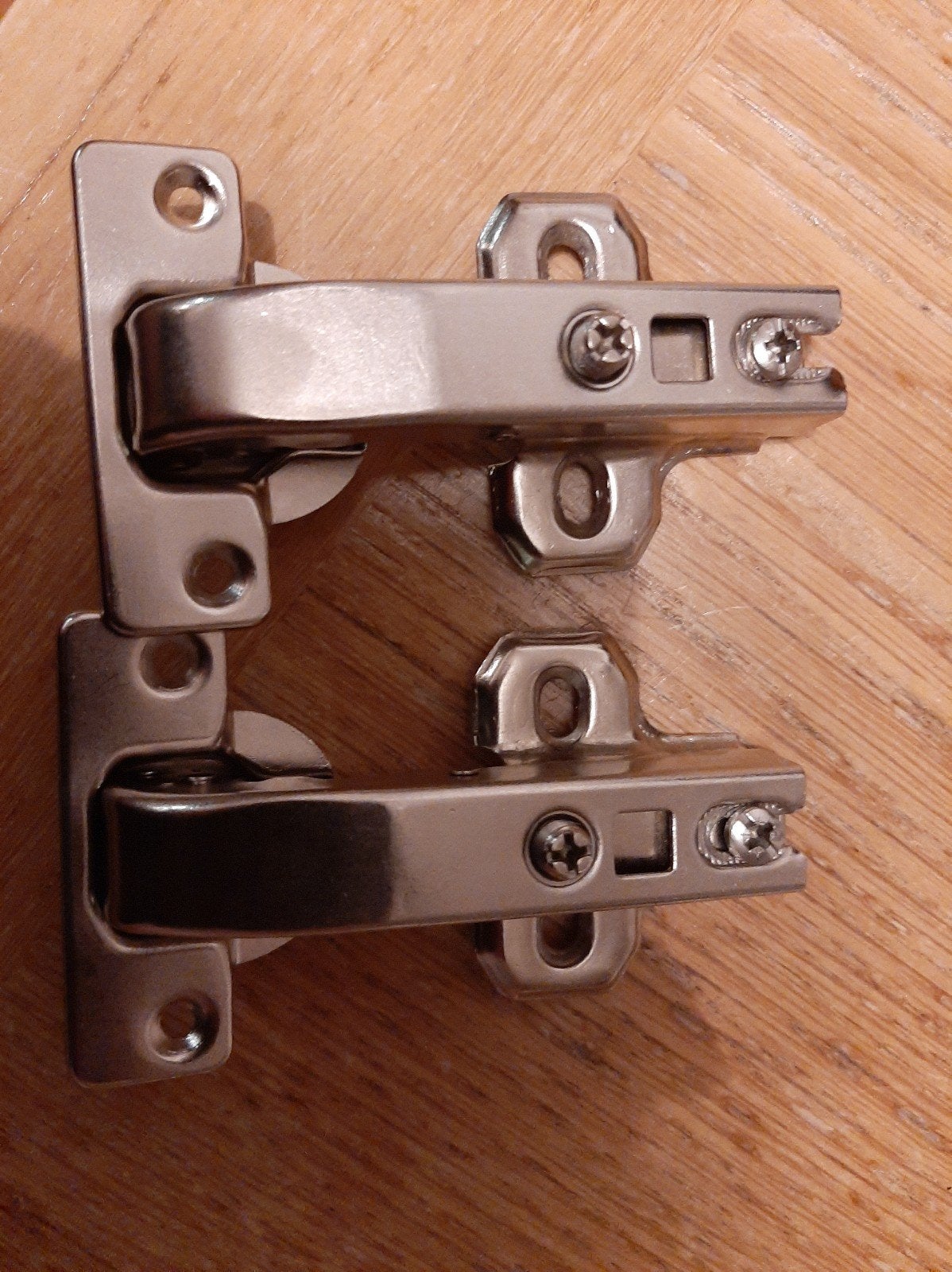 Nieuwe scharnieren voor keukenkastjes (2 stuks), Ophalen of Verzenden, Nieuw, Minder dan 50 mm, Overige typen