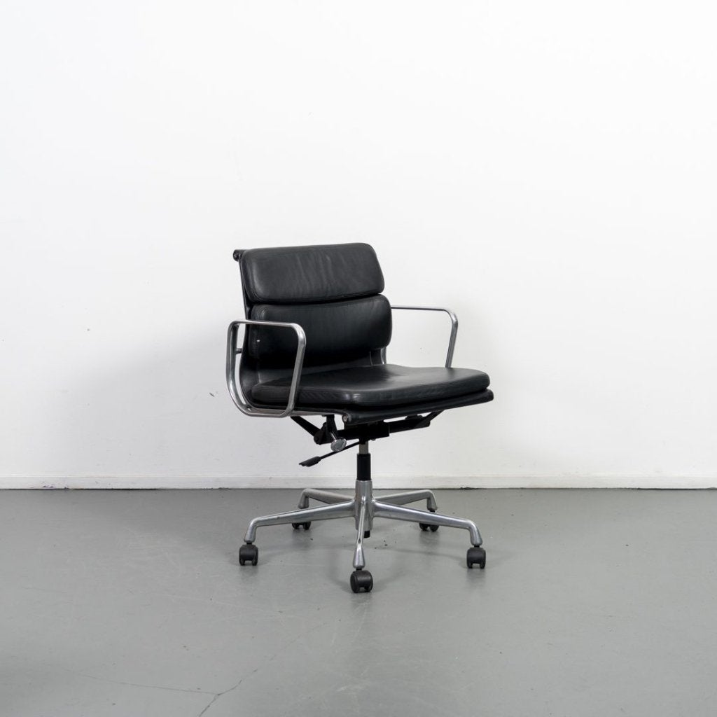 Vitra Eames EA 217 Fauteuil Zwart Leer - Aluminium, Huis en Inrichting, Niet ingevuld, Zo goed als nieuw, Niet ingevuld, Niet ingevuld