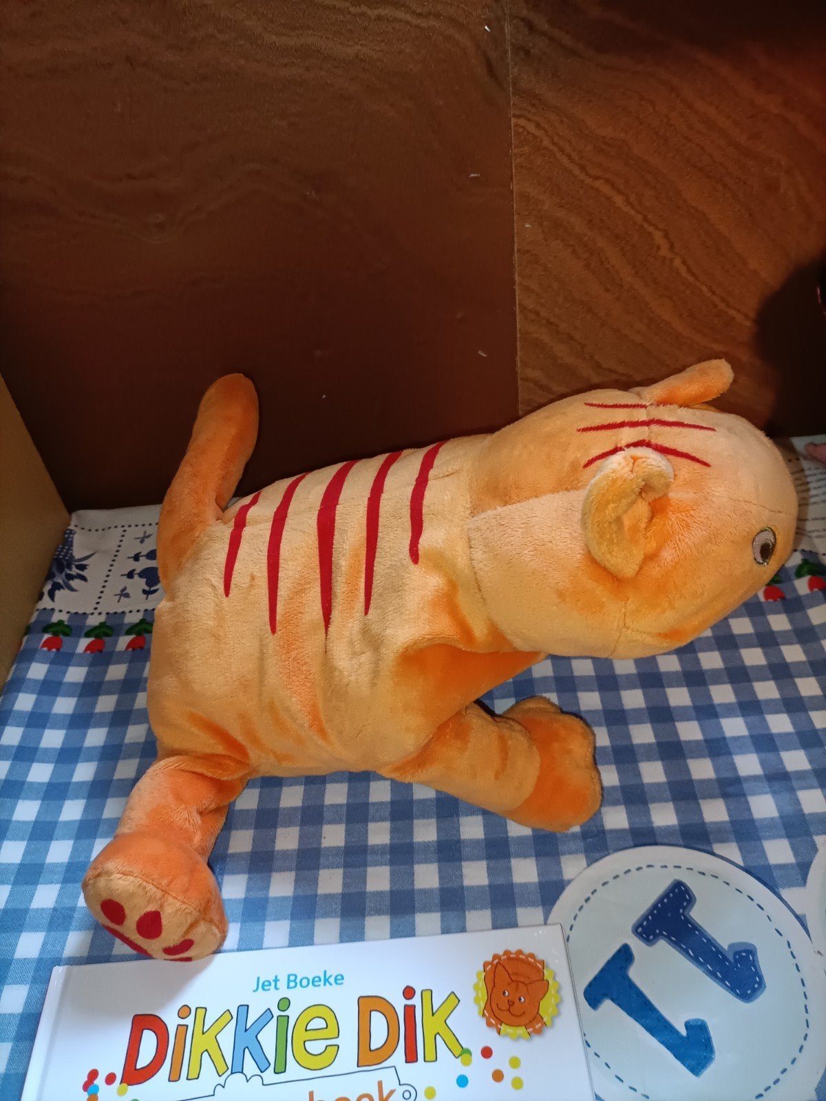 Dikkie Dik knuffel grote versie + boek Het Jubileumboek, Ophalen of Verzenden, Zo goed als nieuw, Overige typen