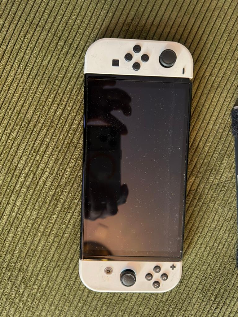 Nitendo switch oled wit nieuw staat, Spelcomputers en Games, Spelcomputers | Nintendo Switch, Ophalen, Zo goed als nieuw, Met 1 controller