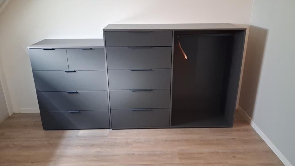 Twee donker antraciete kasten met lades en hangruimte, Ophalen, Gebruikt, 150 tot 200 cm, Met lade(s)