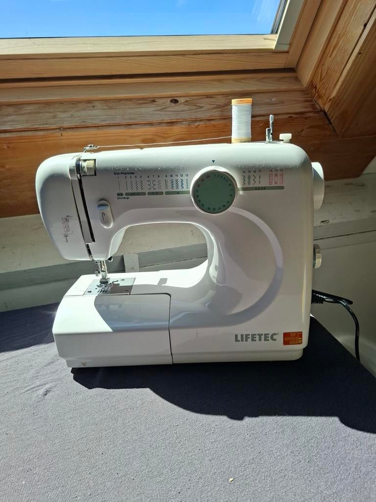 Naaimachine Lifetec met handleiding, Ophalen, Gebruikt, Naaimachine, Overige merken