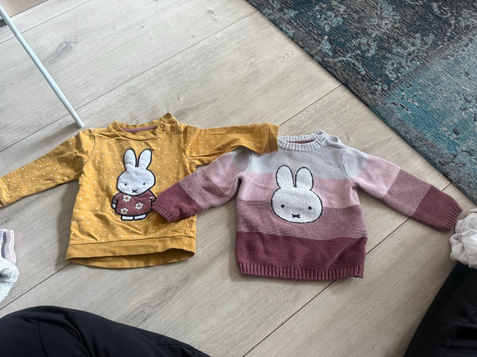 2 Nijntje truien voor baby's - Geel en Roze, Ophalen of Verzenden, Gebruikt, Jongen of Meisje