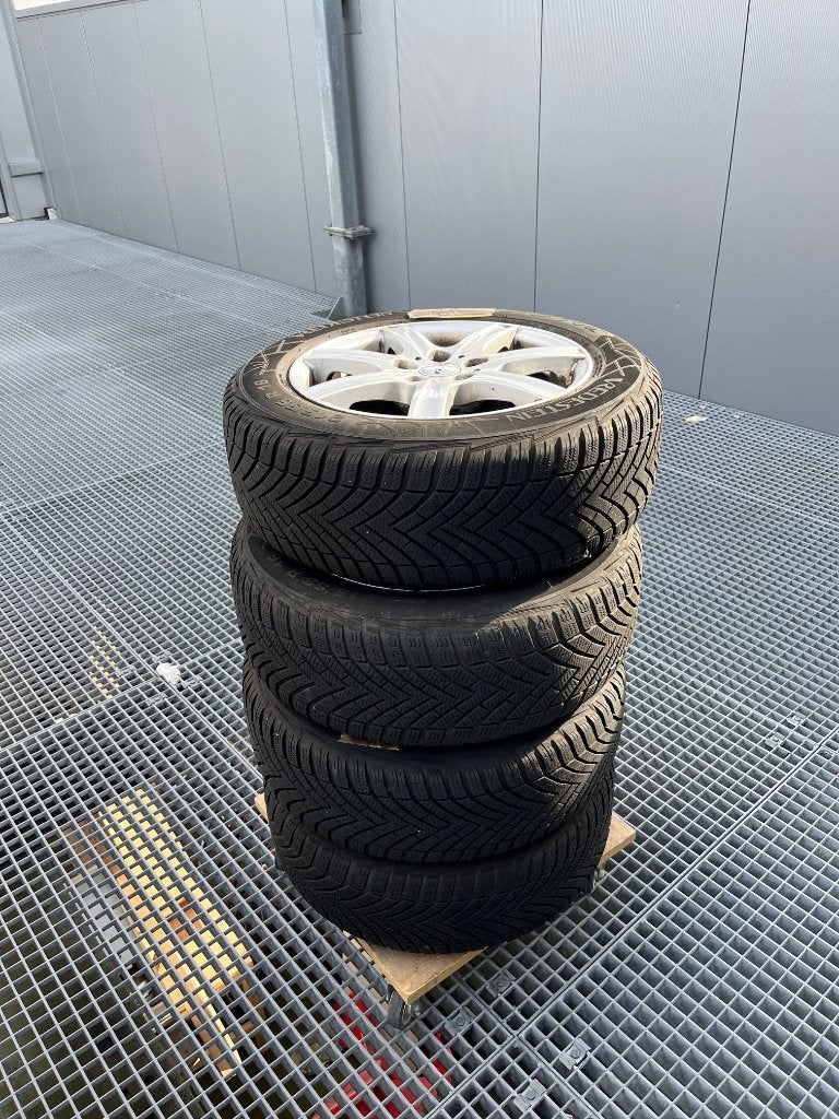 Winterbanden Volvo V60, Auto-onderdelen, Ophalen, 16 inch, Banden en Velgen, Winterbanden