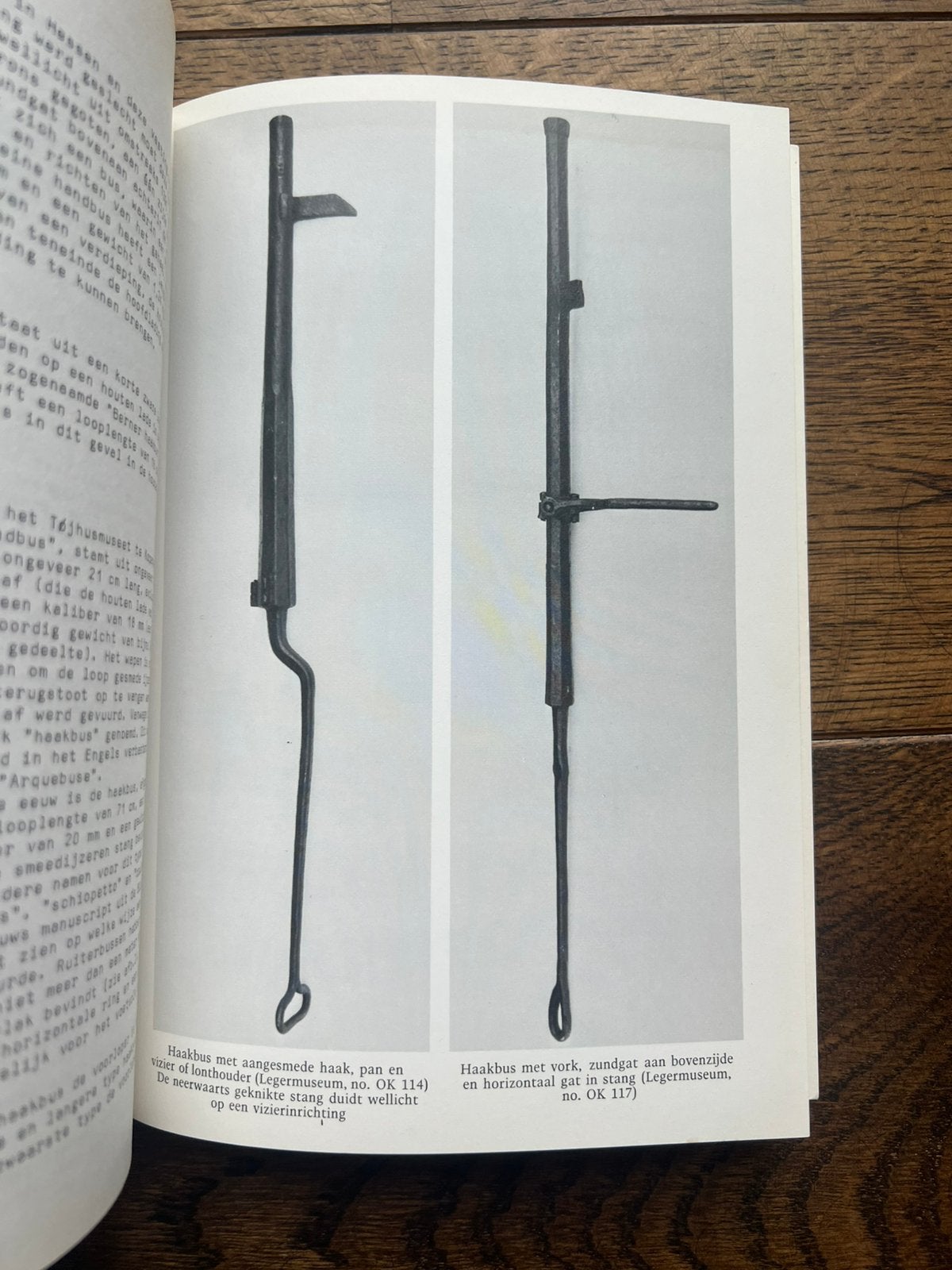 Nederlands naslagwerk oa haakbus wapens, Verzamelen, Verzenden, Nederland, Boek of Tijdschrift, Landmacht