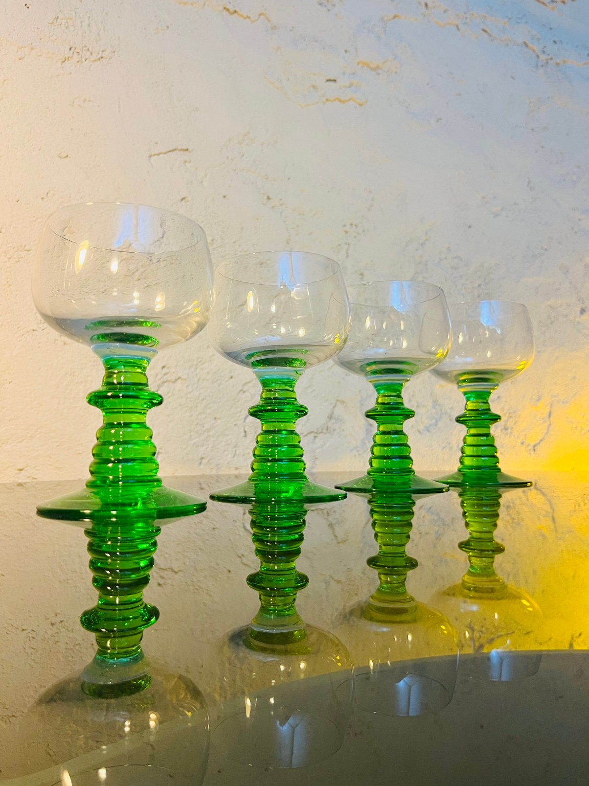 4 Vintage Smaragd groene roemer glazen, Ophalen of Verzenden, Zo goed als nieuw, Overige typen