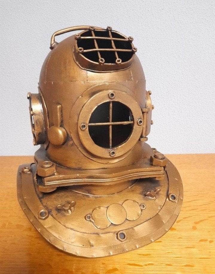 Grote blikken duikers helm, Verzamelen, Scheepvaart, Ophalen, Zo goed als nieuw, Boek of Tijdschrift