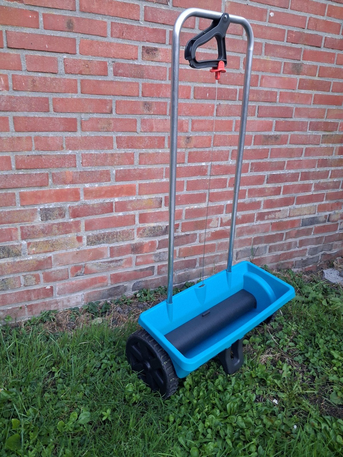 ‼️ gardena meststrooier / strooiwagen ‼️, Ophalen, Zo goed als nieuw