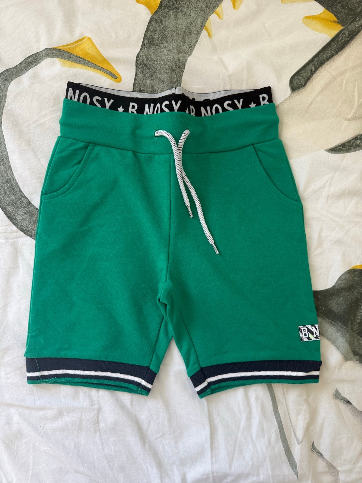 B Nosy 140Groene sportieve korte broek voor kinderen, Ophalen of Verzenden, Zo goed als nieuw, Jongen