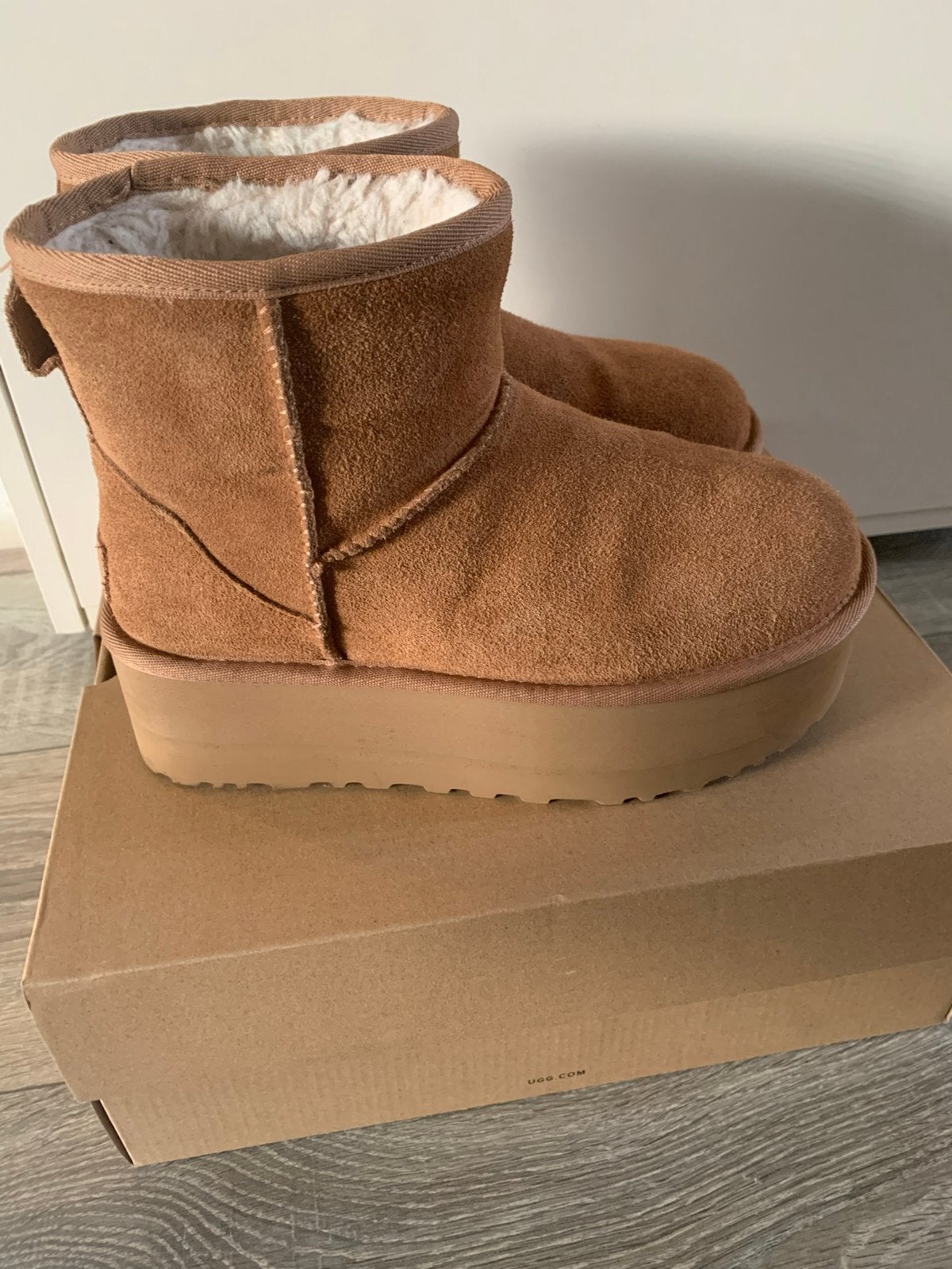 Ugg Classic Ultra Mini Platform Chestnut, Kleding | Dames, Ophalen of Verzenden, Zo goed als nieuw, Bruin, Lage of Enkellaarzen