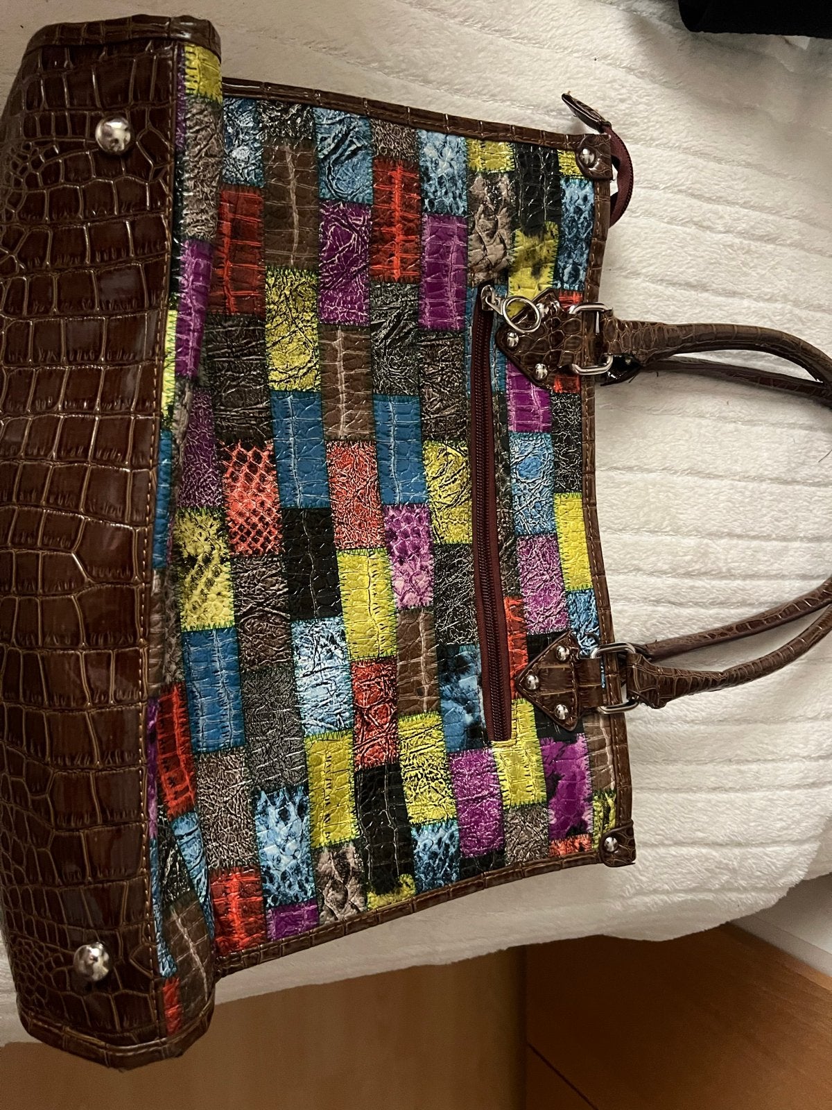 Bruine handtas met kleurrijke patchwork details, Ophalen of Verzenden, Gebruikt, Bruin, Handtas