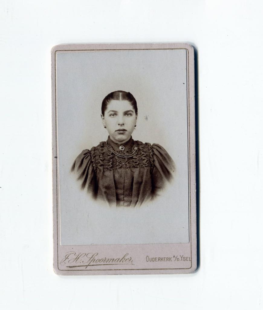 Carte de Visite. J. H. Spoormaker. Ouderkerk aan den IJssel, Foto, Ophalen of Verzenden, Zo goed als nieuw, Voor 1940