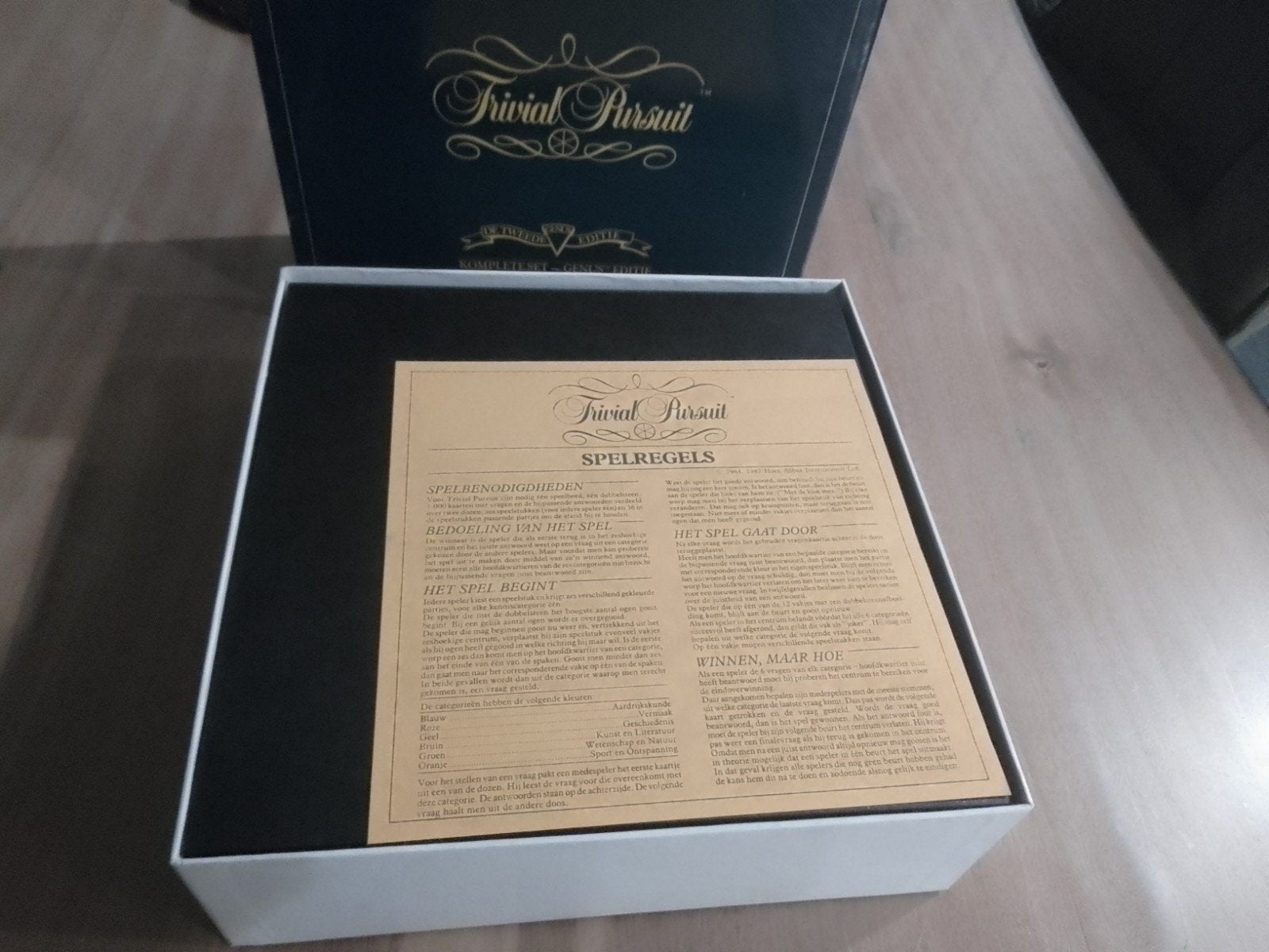 Trivial Pursuit Genus Editie - Compleet Gezelschapsspel, Drie of vier spelers, Ophalen of Verzenden, Zo goed als nieuw, Parker Brothers