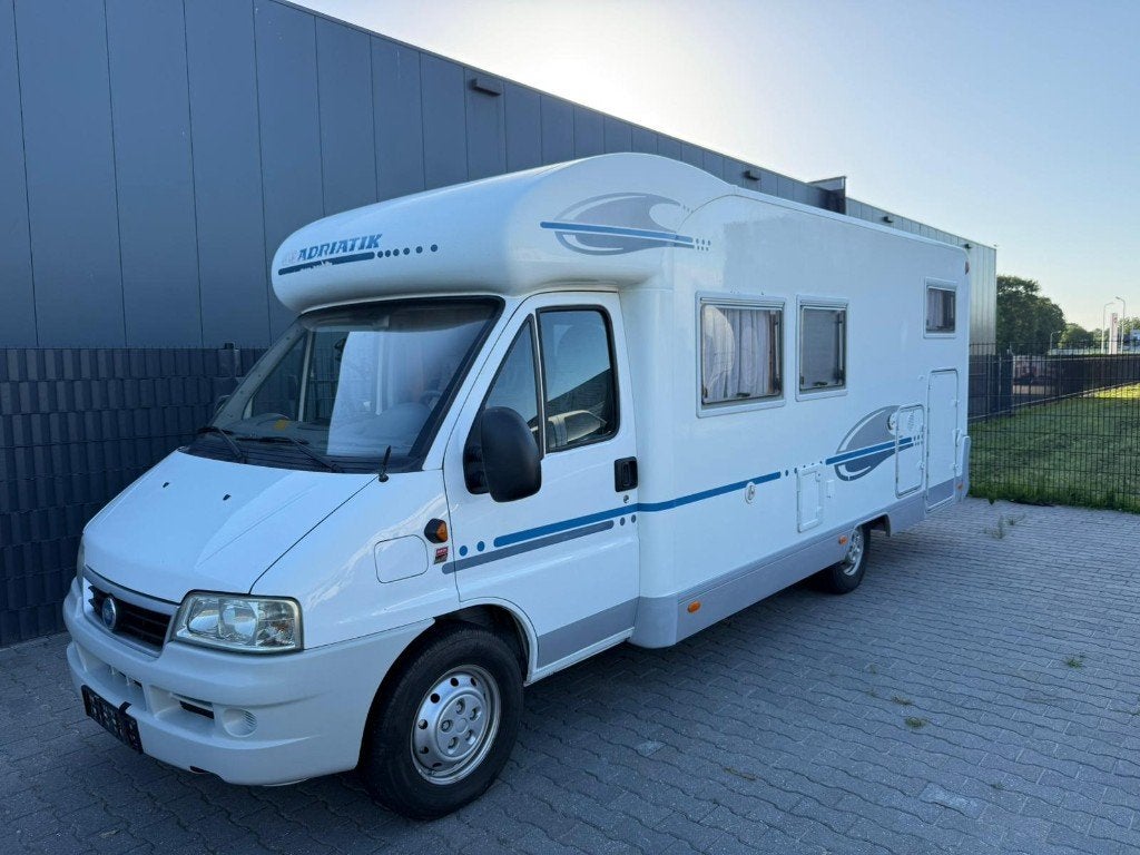 Adria Coral 660 SL – Bouwjaar 2006, Caravans en Kamperen, Luifel, Achteruitrijcamera, Ringverwarming, Fiat