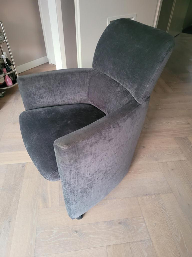 Comfortabele grijze fauteuil, Ophalen, Minder dan 75 cm, Zo goed als nieuw, 50 tot 75 cm