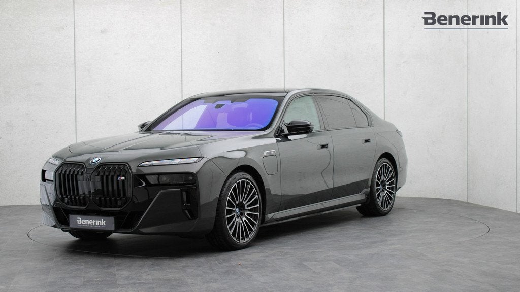 BMW 7 Serie M760e xDrive | Exclusive Lounge | B&W | Sky Loun, 12 maanden, Lichtsensor, Gebruikt, Leder