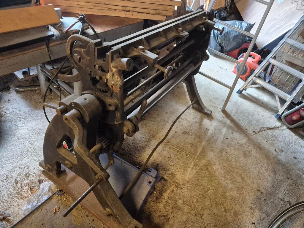 Antieke metaalbewerkingsmachine, Doe-het-zelf en Verbouw, Gereedschap | Overige machines, Gebruikt, Ophalen of Verzenden