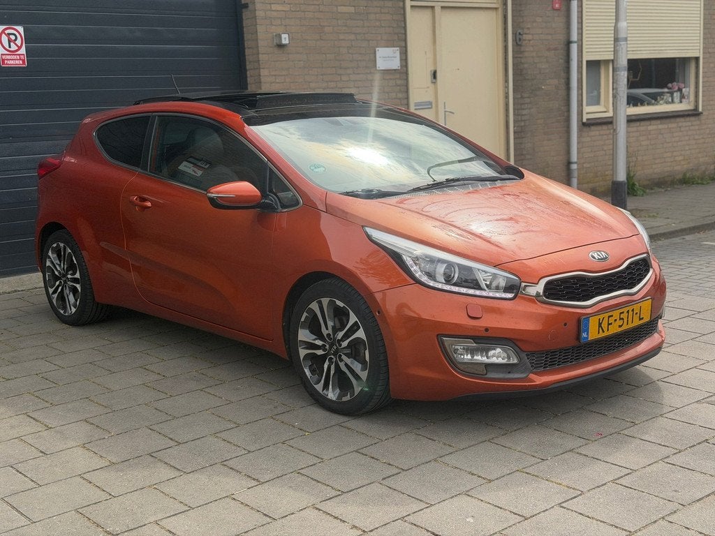 Kia Pro_cee'd 1.6 CRDi Premium Pack Navi Leder Bekleding Pan, Auto's, Kia, Euro 5, Gebruikt, Zwart, 4 cilinders