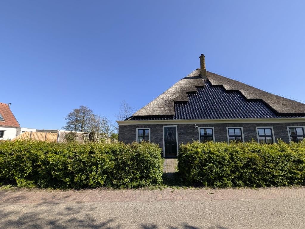 Huurwoning in een stolpboerderij te Barsingerhorn, Huizen en Kamers