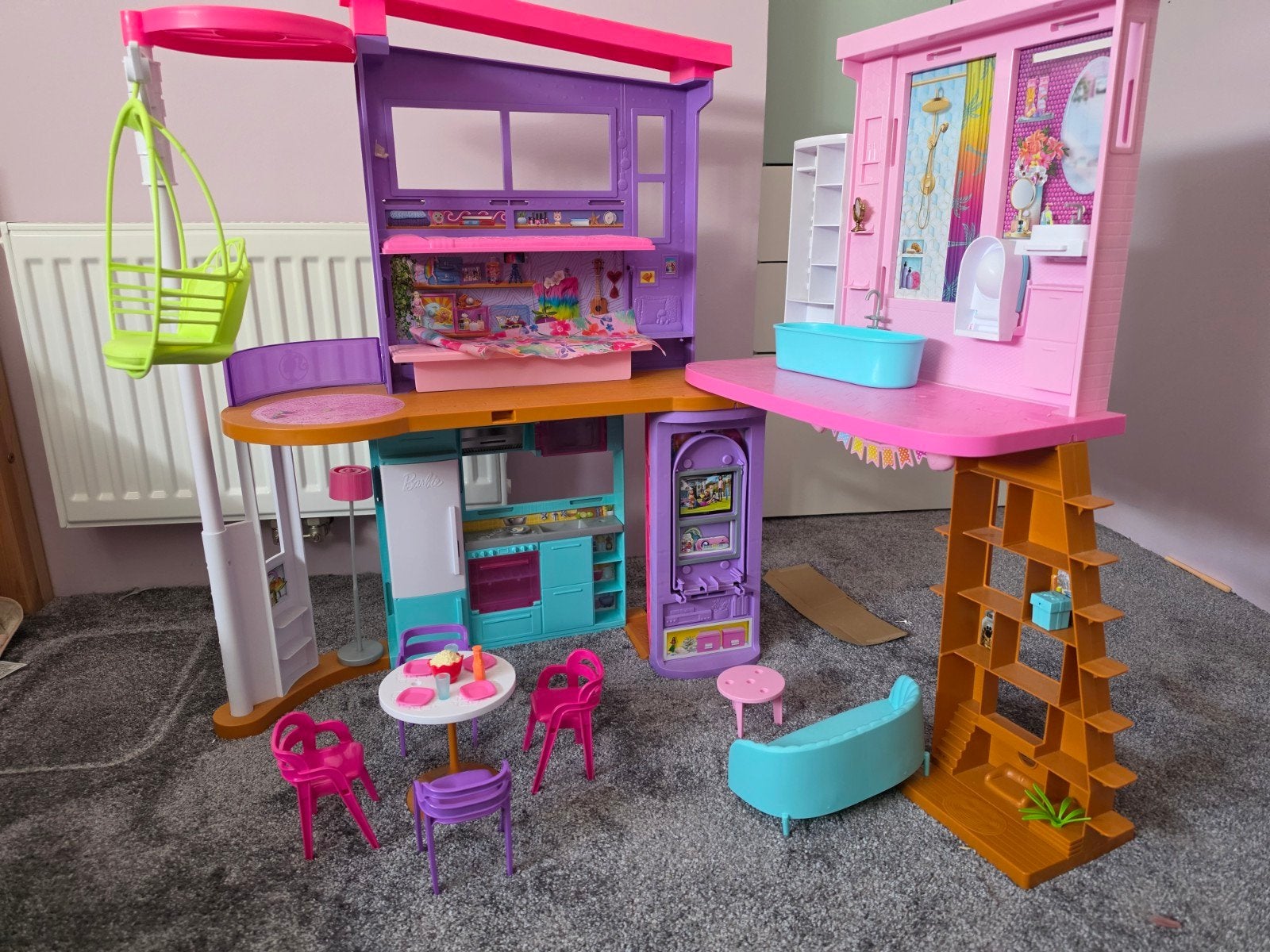 Barbie Droomhuis met Meubels en Accessoires, Ophalen of Verzenden, Zo goed als nieuw, Poppenhuis