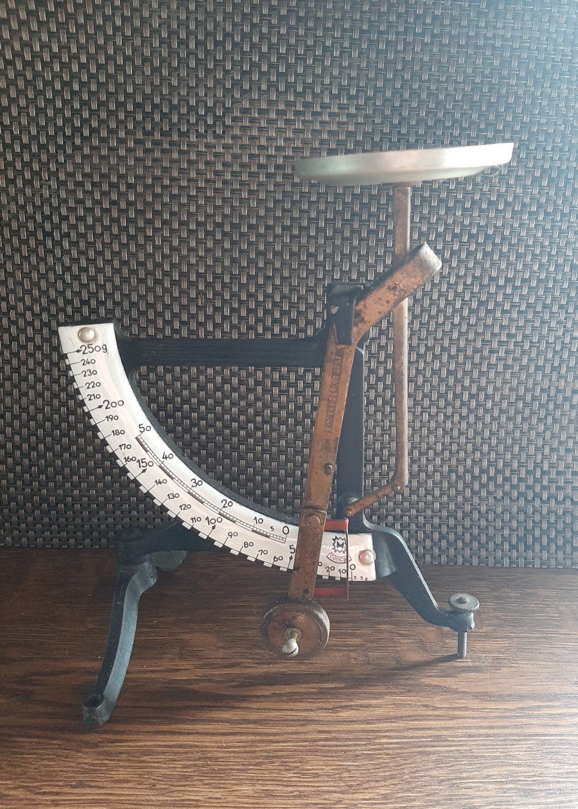 Keukenweegschaal, Ophalen