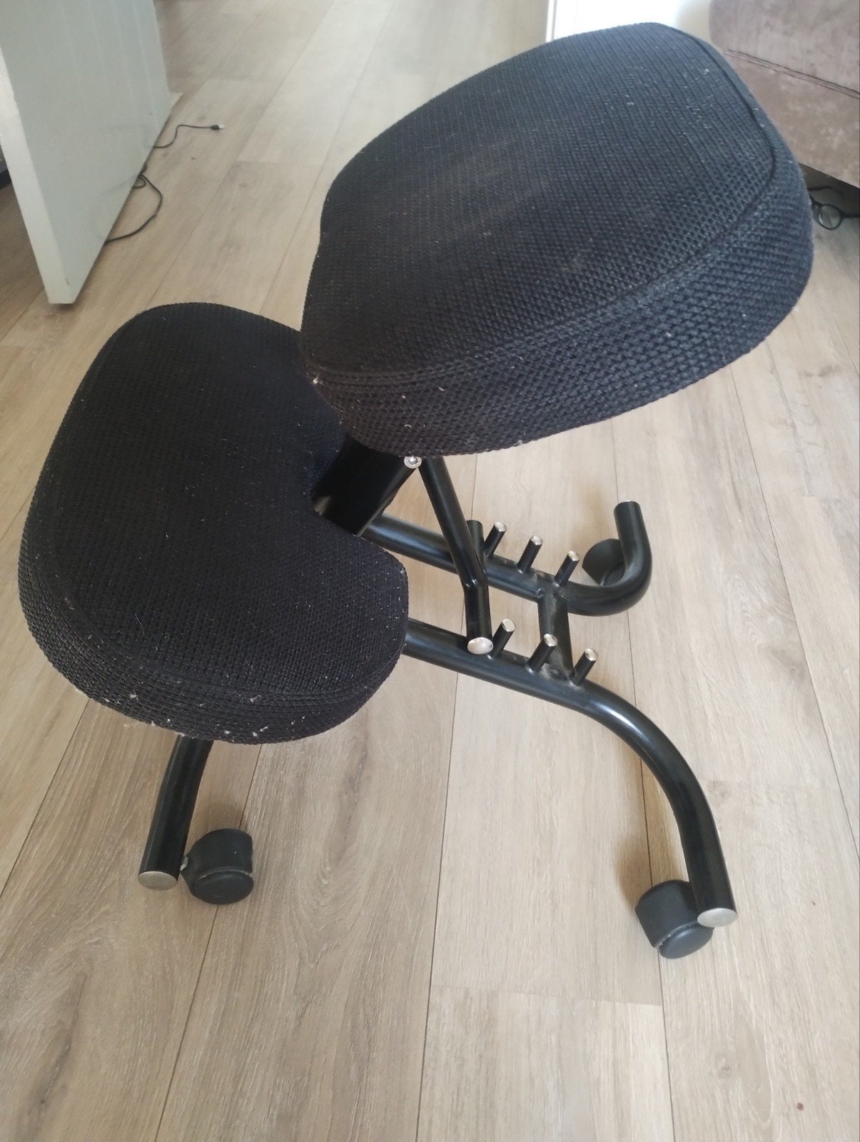 Ergonomische kniestoel - Zwart, Gebruikt, Gebruikt, Zwart, Ergonomisch, Ophalen of Verzenden