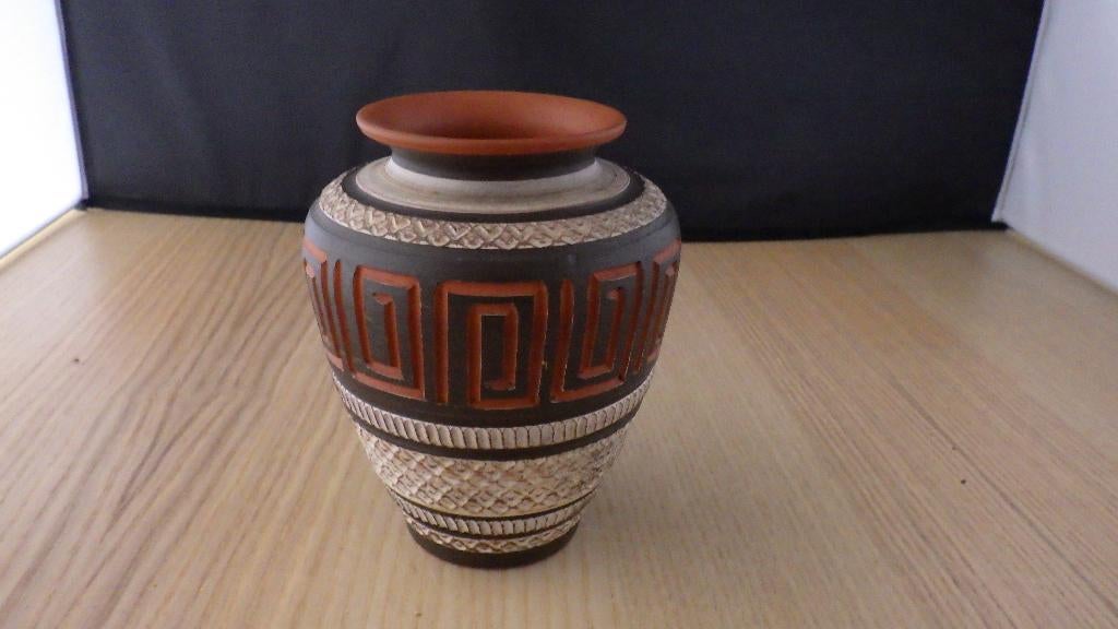 mooie vaas in donkere kleur, Gebruikt, Overige kleuren, Aardewerk of Porselein, Ophalen of Verzenden