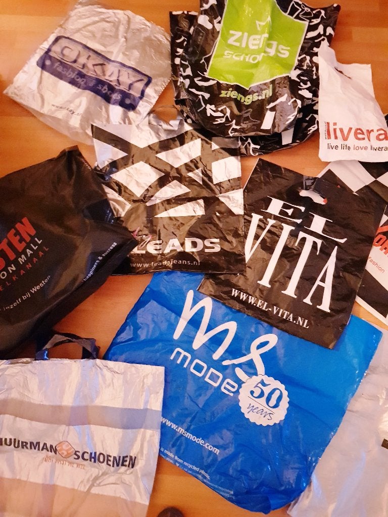 Ca. 50 plastic tassen - zakken, Overige typen, Ophalen of Verzenden, Gebruikt, Kunststof