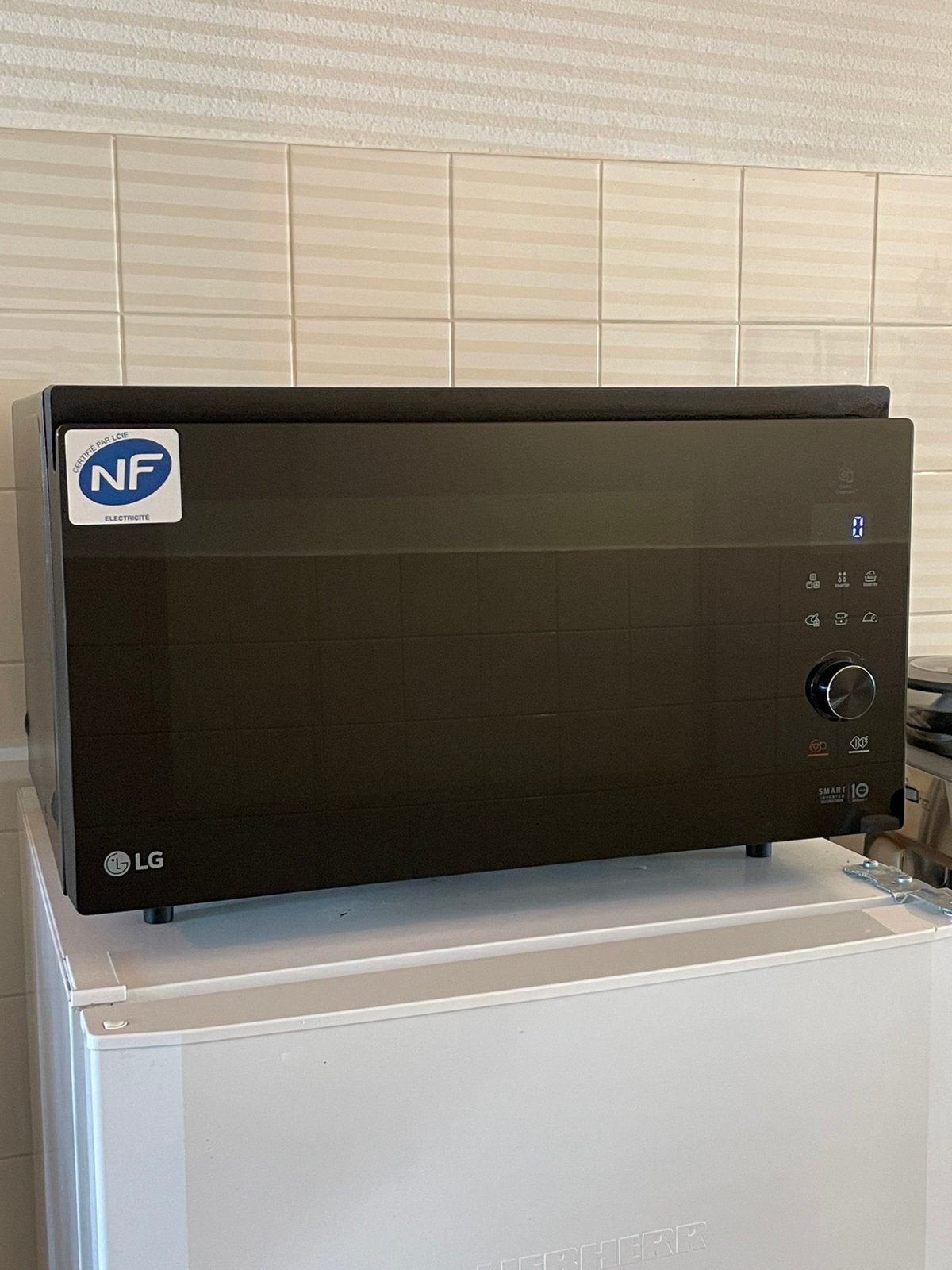 LG MJ3965BPS combi-magnetron 39L 1100W - Zeer goede staat, Ophalen, Zo goed als nieuw