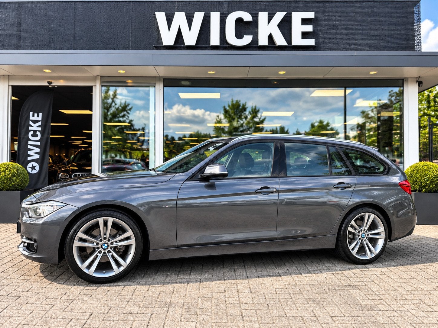 BMW 3-serie Touring 320i High Executive Aut HUD Leder Led PD, Automaat, Achterwielaandrijving, Gebruikt, 4 cilinders