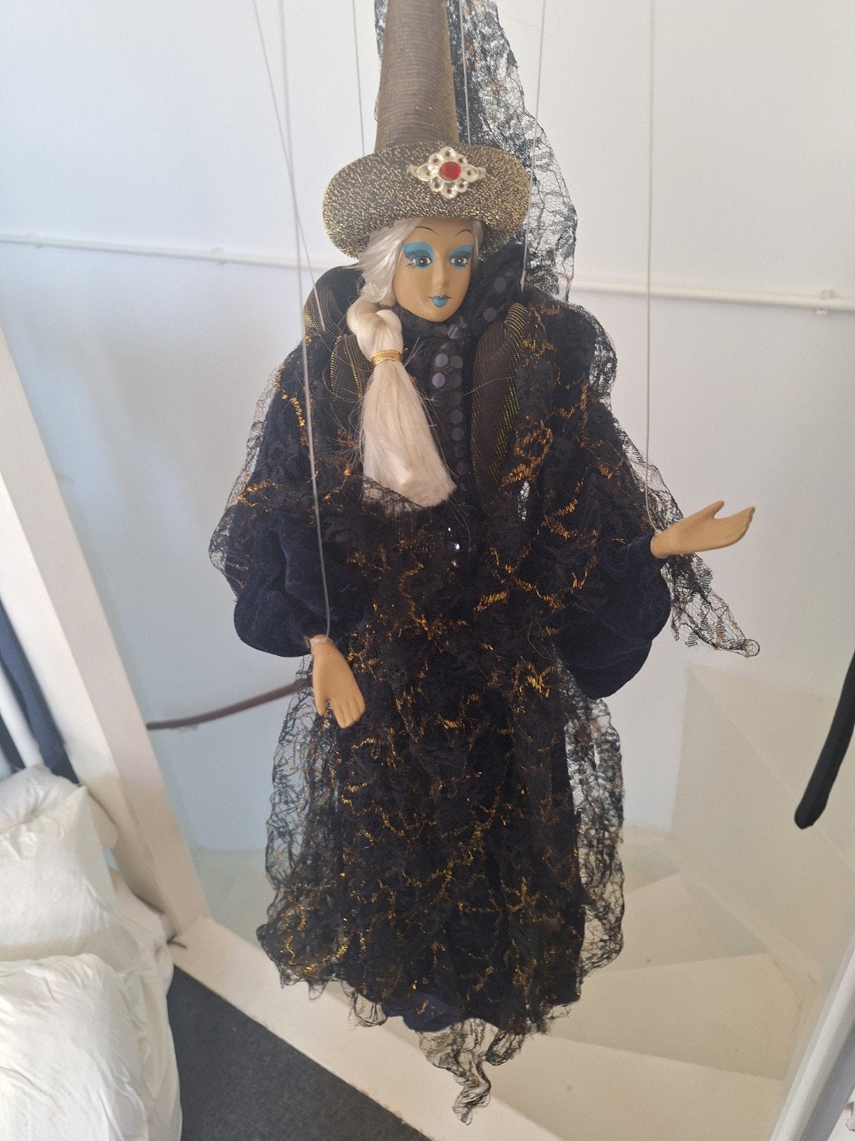 Decoratieve Heksenpop / Marionet - Zwart/Goud, Ophalen of Verzenden, Gebruikt, Overige typen