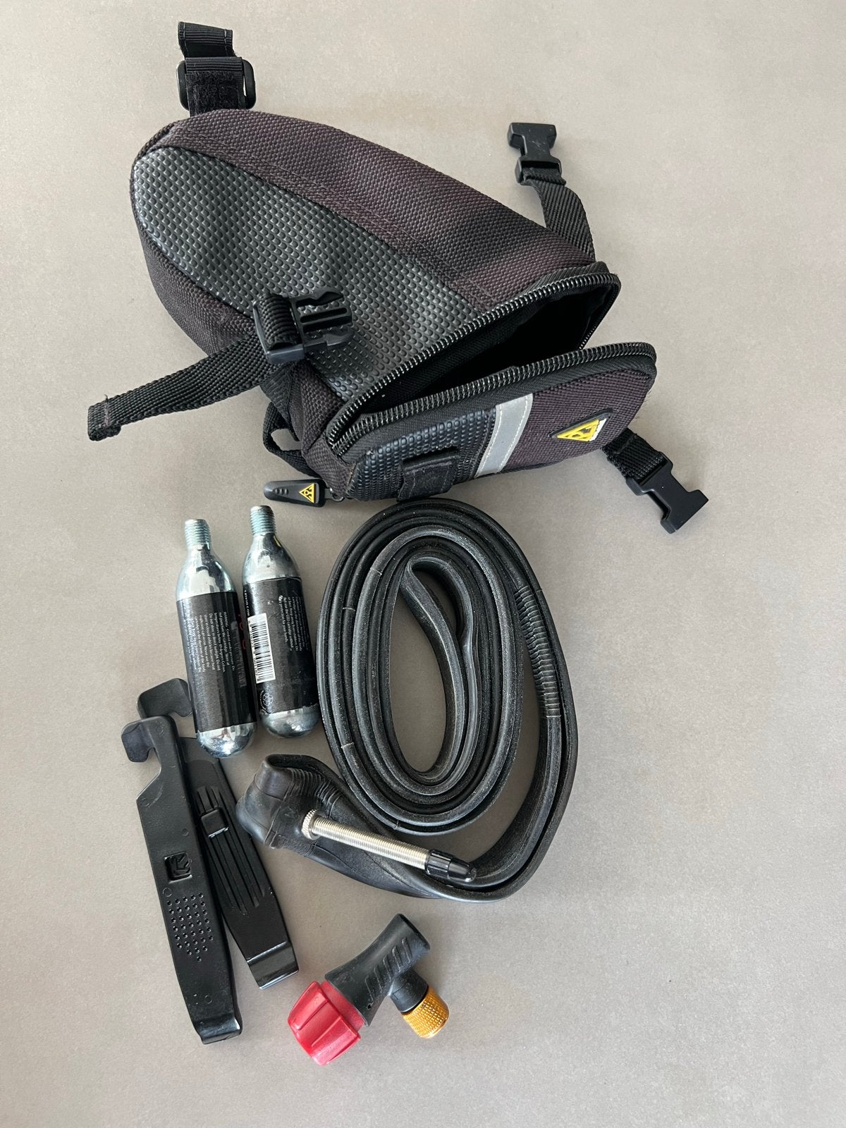 Fietstasje met reparatieset en CO2-patronen, Ophalen of Verzenden, Gebruikt