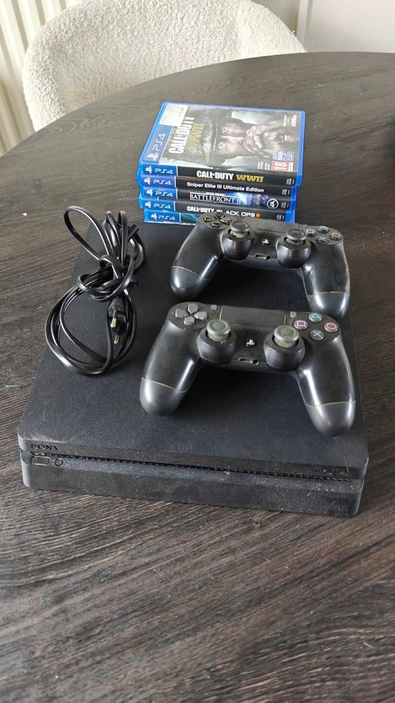 PS4 met 2 controllers en 5 games - Werkend weggezet, Spelcomputers en Games, Ophalen, Gebruikt