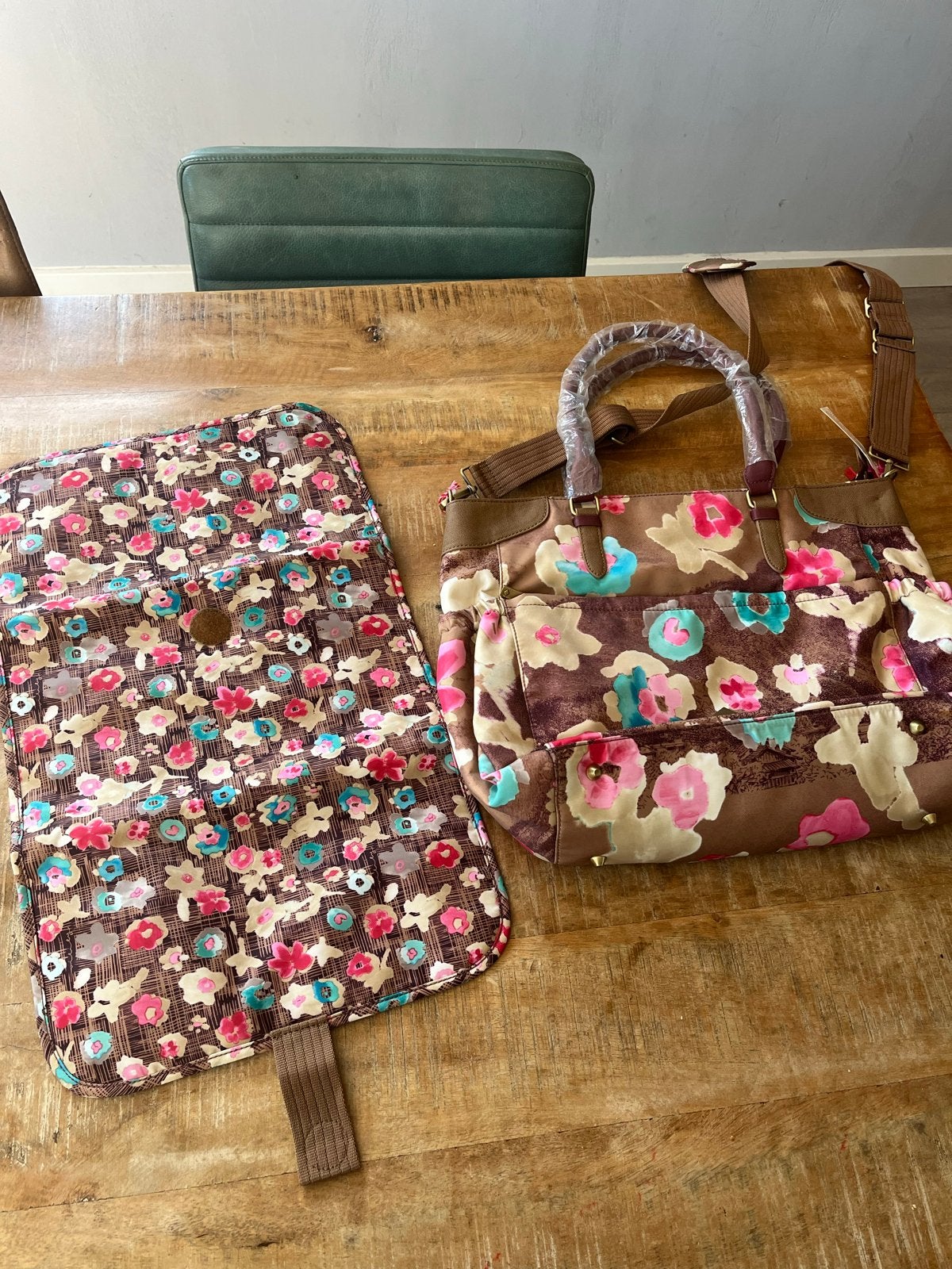 Nieuwe Oilily Luiertas met Verschoonmatje - Bloemenprint, Kinderen en Baby's, Luiertassen, Ophalen of Verzenden, Nieuw, Schoudertas