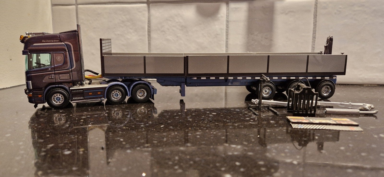 Scania Edwin Salari Transport B.V. vrachtwagen model, Hobby en Vrije tijd, Modelauto's | 1:50, Ophalen, Zo goed als nieuw, Overige merken