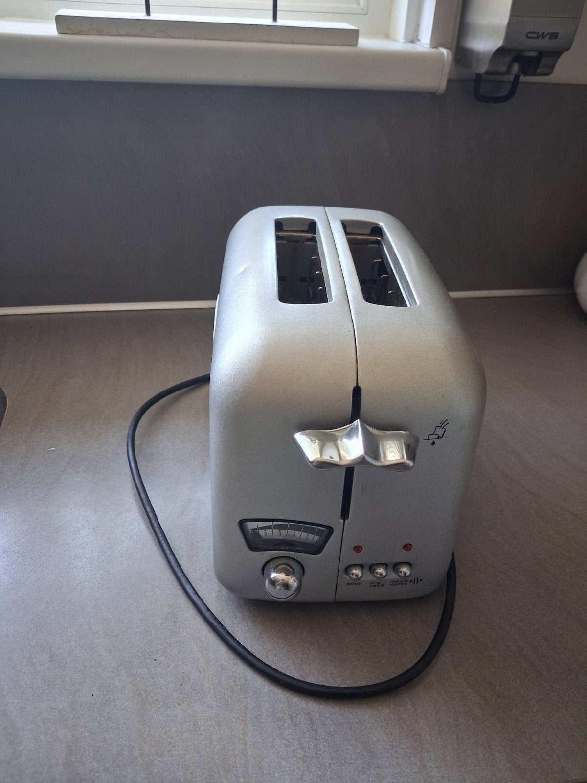 De'Longhi broodrooster met kruimellade, Witgoed en Apparatuur, Broodroosters, Ophalen of Verzenden, Gebruikt, Uitneembare kruimellade