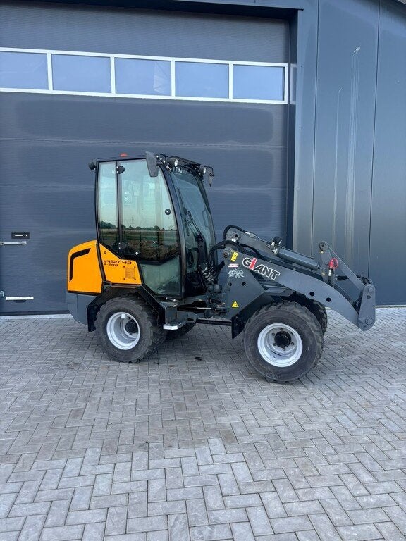 Giant v452 extra HD, Tobroco, Info@tobroco.nl, Sprendlingenstraat 57
5061 KM  Oisterwijk, Wiellader of Shovel