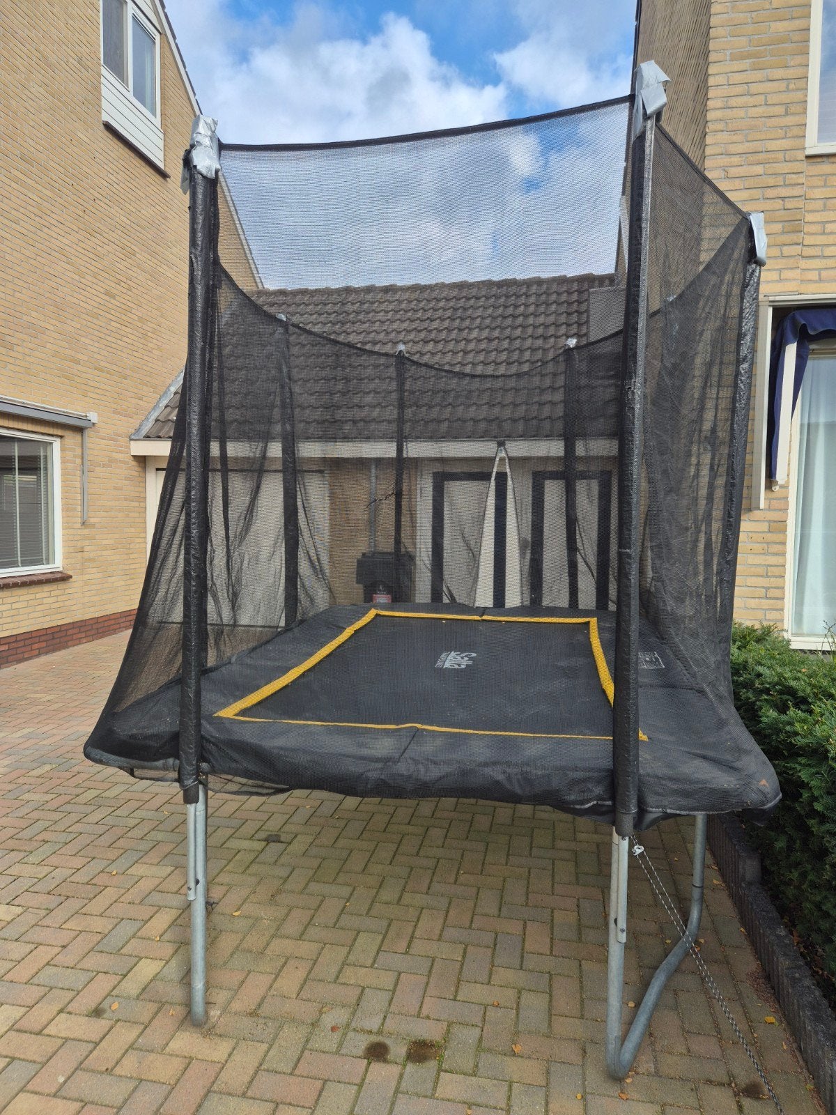 Salta trampoline 4 x 2 meter met veiligheidsnet, Ophalen, Gebruikt