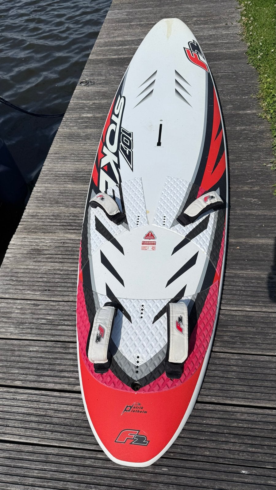 F2 Stoke 107 Windsurfplank met hoes - Gebruikt, Ophalen, Gebruikt, Met draagtas, Minder dan 250 cm