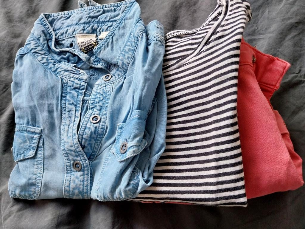 Zomerse set: denim blouse, gestreept shirt & rode broek 110, Kinderen en Baby's, Ophalen of Verzenden, Meisje
