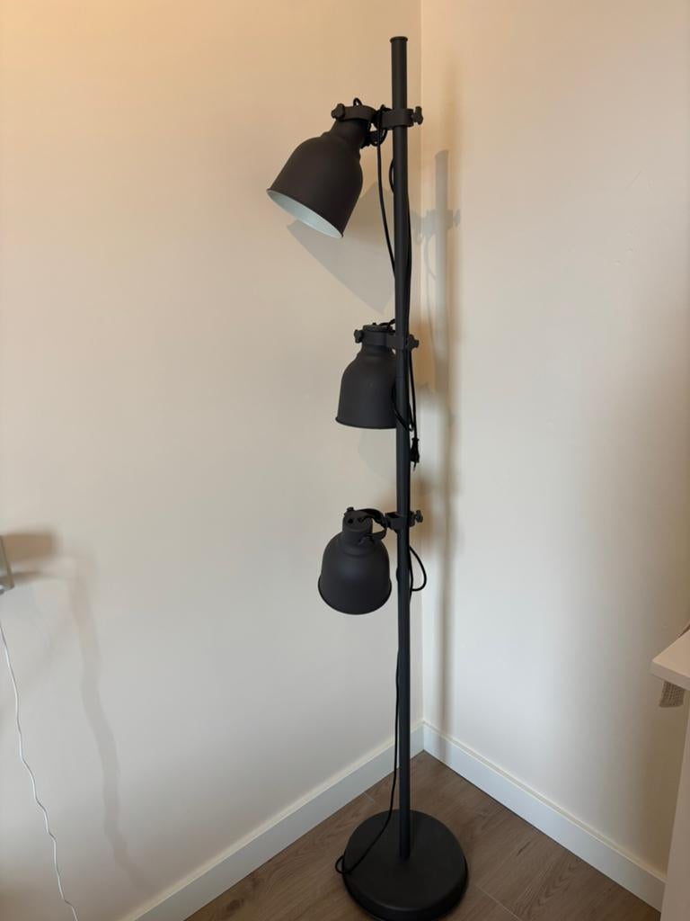Staande lamp antraciet grijs, Huis en Inrichting, Lampen | Vloerlampen, Ophalen, Zo goed als nieuw, 150 tot 200 cm
