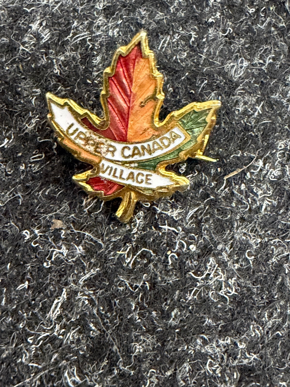 Vintage Canadese Esdoornblad Speld - Upper Canada Village, Verzamelen, Speldjes, Pins en Buttons, Ophalen of Verzenden, Gebruikt