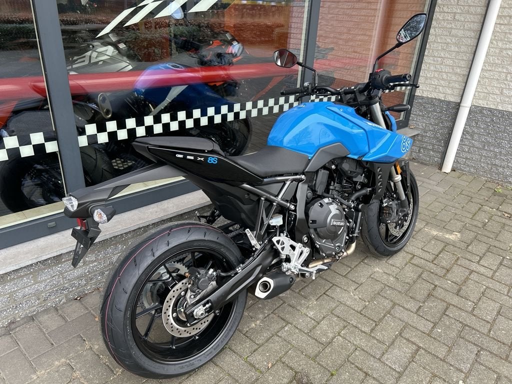 SUZUKI GSX-8S 2025, Bedrijf, Naked bike