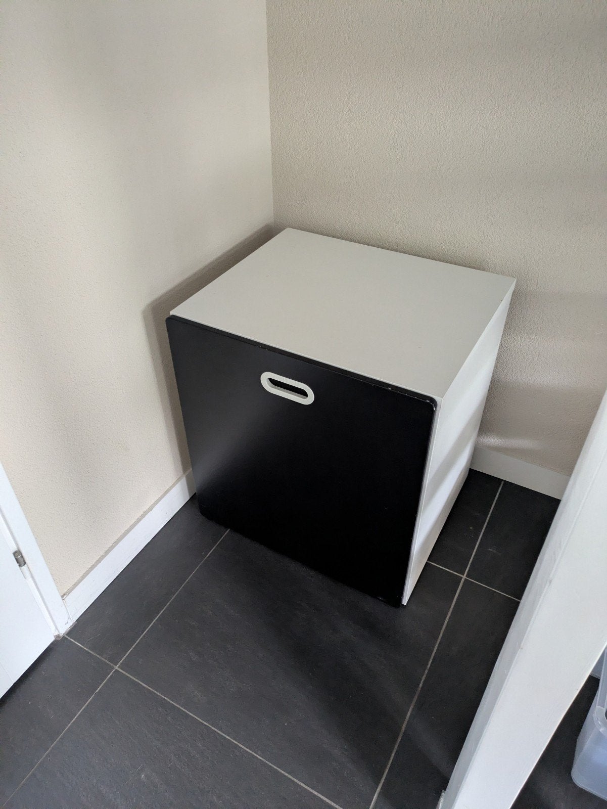 kast / bak / opbergkast  / speelgoed wit met zwart, Huis en Inrichting, Kasten | Roldeurkasten en Archiefkasten, Ophalen, Gebruikt