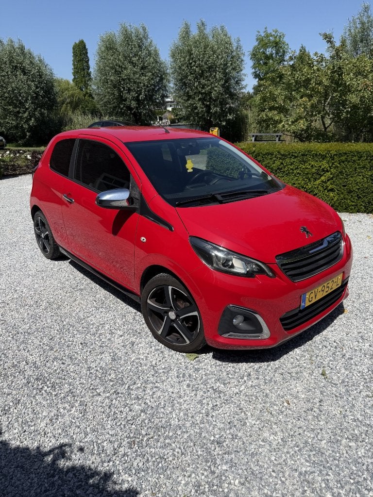 Peugeot 108 1.2 12V VTI 82PK 3DR 2015 Rood, Voorwielaandrijving, Stof, 31 €/maand, 1199 cc